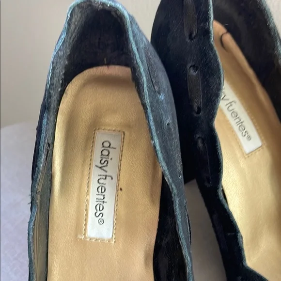 Daisy Fuentes Black Suede Scallop Laced Trim Heels Size 7 - Picture 3 of 10